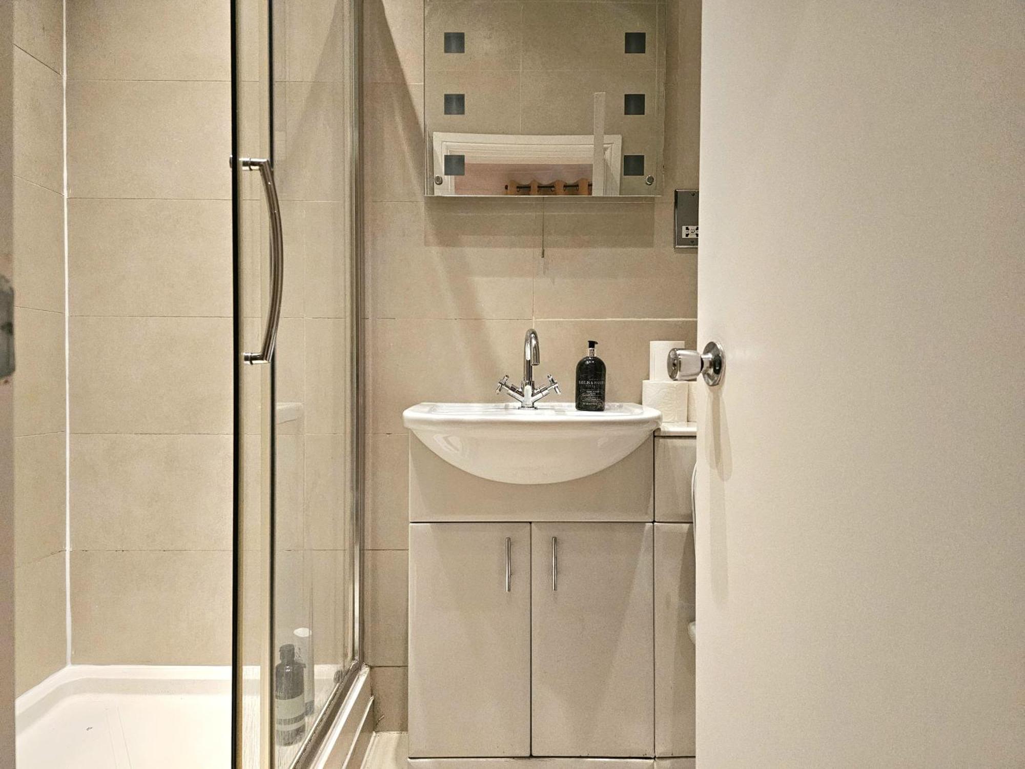 Elegant Spacious Flat * Лондон